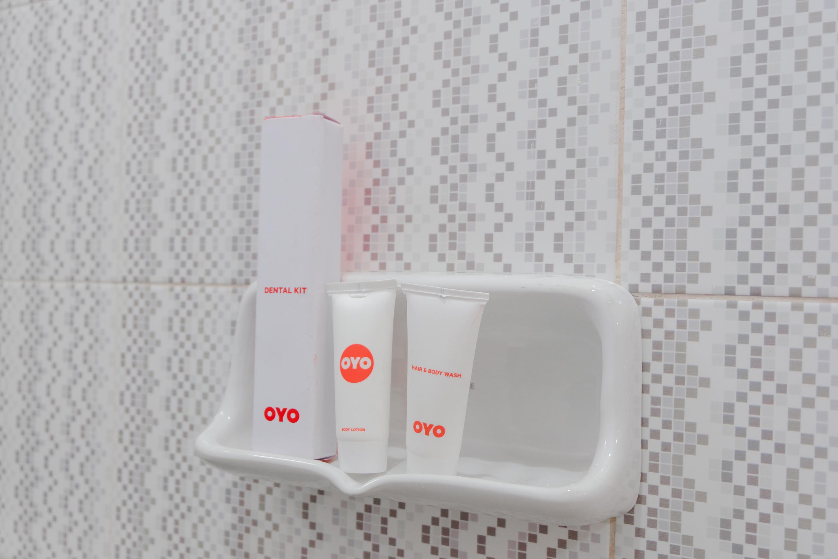 Super Oyo 1579 Kate'El Inn Banyuwangi  Luaran gambar