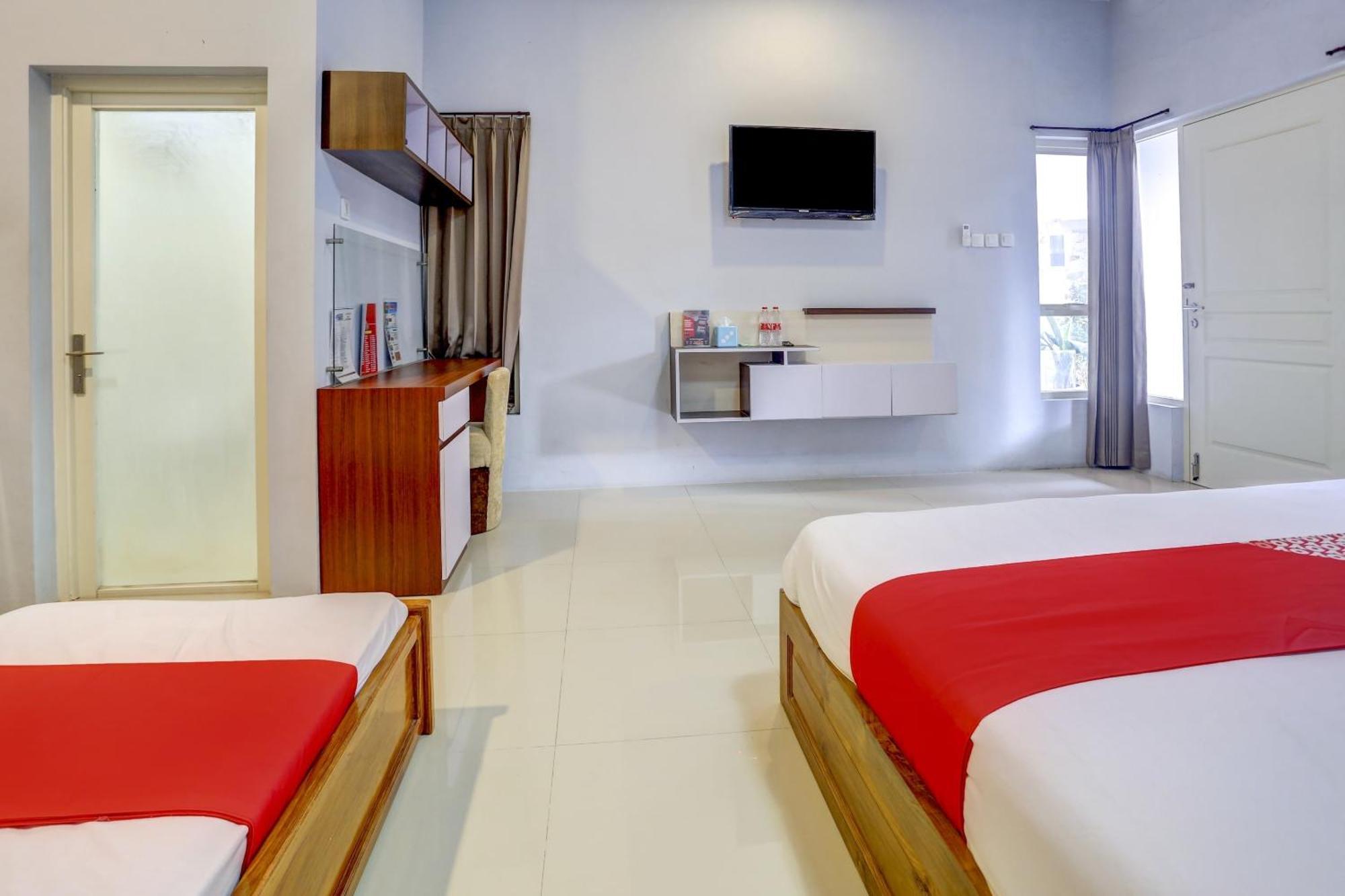 Super Oyo 1579 Kate'El Inn Banyuwangi  Luaran gambar
