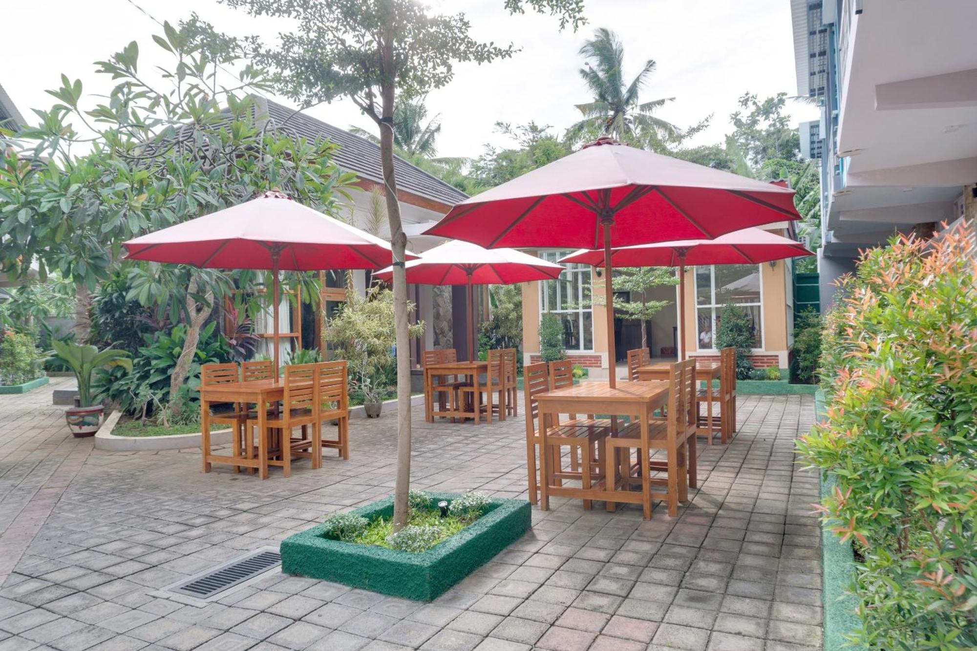 Super Oyo 1579 Kate'El Inn Banyuwangi  Luaran gambar